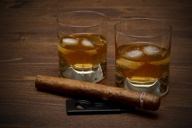 addictions whiskey cigar pixabay