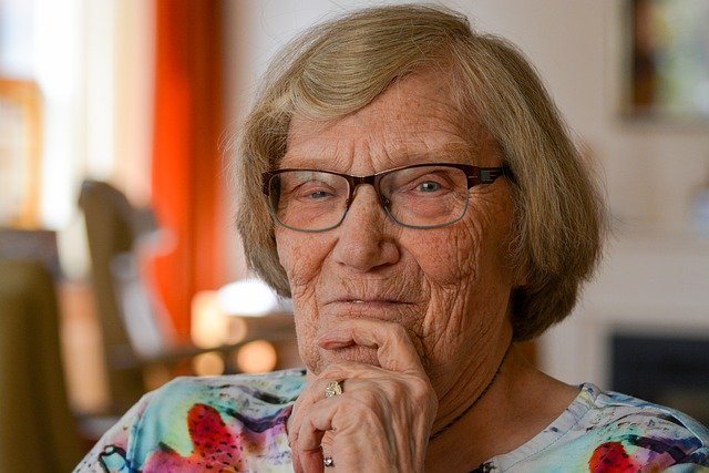 Elsie older woman pixabay